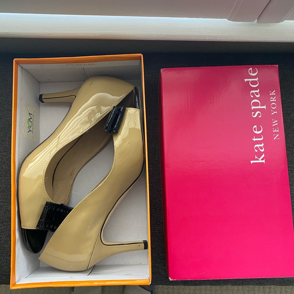 Kate Spade Patten Leather Hells with Bow Size 10